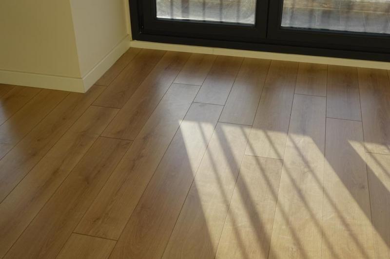 Comment entretenir un parquet stratifi&eacute; sans l'ab&icirc;mer ?
